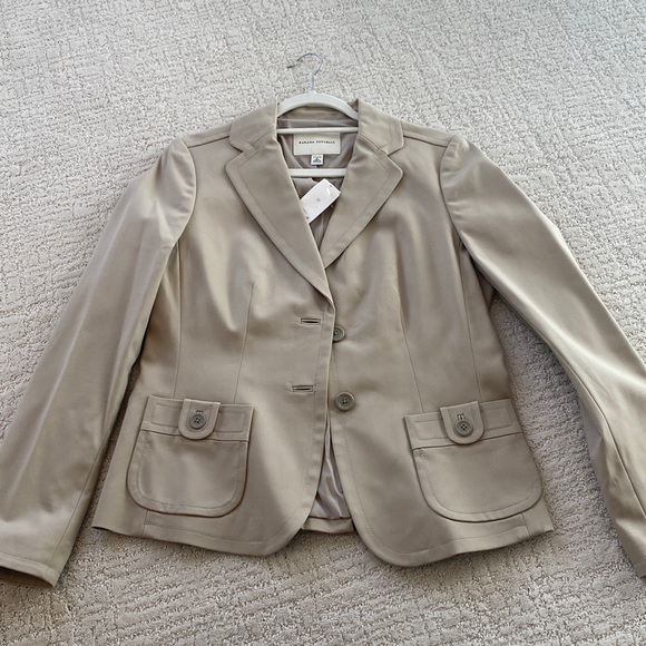 Banana Republic Jackets & Blazers - NWT Banana Republic blazer - stretch material size 10
